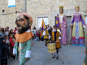 Fires de Sant Narc&iacute;s 2021. Toc de rams. Cerim&ograve;nia del canvi de rams de les gegantes