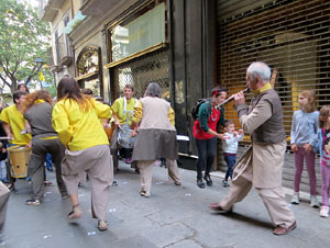 Fires de Sant Narc&iacute;s 2021. Passejada amb els capgrossos pels carrers del Barri Vell