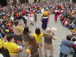 Fires de Sant Narc&iacute;s 2021. Passejada amb els capgrossos pels carrers del Barri Vell