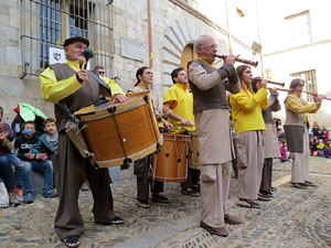 Fires de Sant Narc&iacute;s 2021. Passejada amb els capgrossos pels carrers del Barri Vell