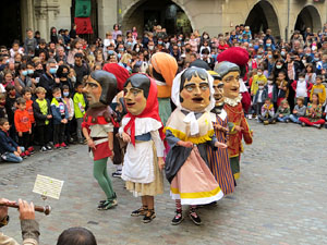Fires de Sant Narc&iacute;s 2021. Passejada amb els capgrossos pels carrers del Barri Vell