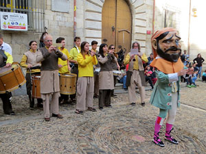 Fires de Sant Narc&iacute;s 2021. Passejada amb els capgrossos pels carrers del Barri Vell