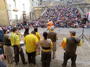Fires de Sant Narc&iacute;s 2021. Passejada amb els capgrossos pels carrers del Barri Vell