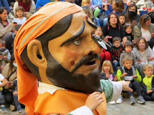 Fires de Sant Narc&iacute;s 2021. Passejada amb els capgrossos pels carrers del Barri Vell