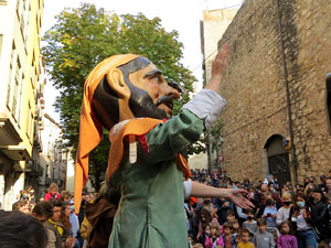 Fires de Sant Narc&iacute;s 2021. Passejada amb els capgrossos pels carrers del Barri Vell