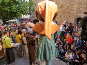 Fires de Sant Narc&iacute;s 2021. Passejada amb els capgrossos pels carrers del Barri Vell