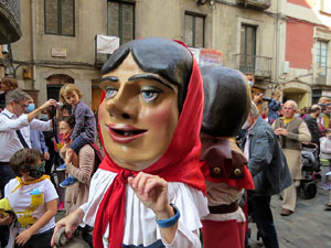 Fires de Sant Narc&iacute;s 2021. Passejada amb els capgrossos pels carrers del Barri Vell