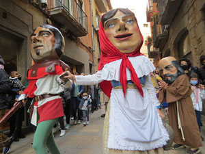 Fires de Sant Narc&iacute;s 2021. Passejada amb els capgrossos pels carrers del Barri Vell