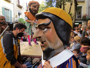 Fires de Sant Narc&iacute;s 2021. Passejada amb els capgrossos pels carrers del Barri Vell