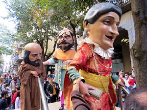 Fires de Sant Narc&iacute;s 2021. Passejada amb els capgrossos pels carrers del Barri Vell