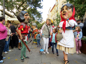 Fires de Sant Narc&iacute;s 2021. Passejada amb els capgrossos pels carrers del Barri Vell