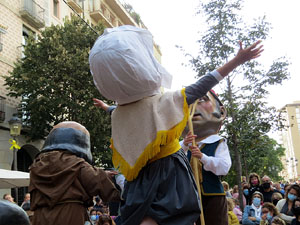 Fires de Sant Narc&iacute;s 2021. Passejada amb els capgrossos pels carrers del Barri Vell