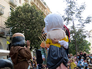 Fires de Sant Narc&iacute;s 2021. Passejada amb els capgrossos pels carrers del Barri Vell