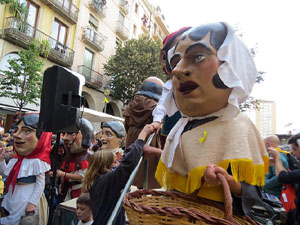 Fires de Sant Narc&iacute;s 2021. Passejada amb els capgrossos pels carrers del Barri Vell