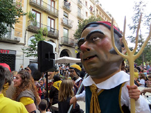 Fires de Sant Narc&iacute;s 2021. Passejada amb els capgrossos pels carrers del Barri Vell