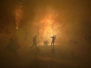 Fires de Sant Narc&iacute;s 2021. Espectacle pirot&egrave;cnic amb els Trons de l'Onyar