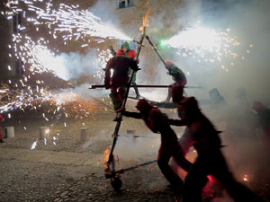 Fires de Sant Narc&iacute;s 2021. Espectacle pirot&egrave;cnic amb els Trons de l'Onyar
