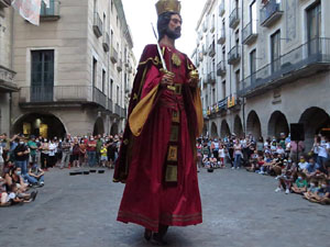 Arribada de la Flama del Canig&oacute; 2021 a la pla&ccedil;a del Vi