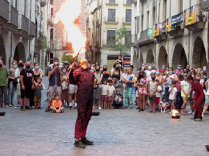 Arribada de la Flama del Canigó 2021 a la plaça del Vi