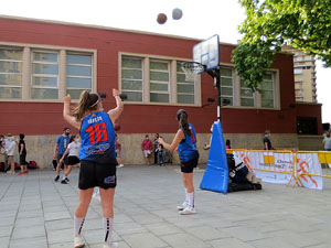 IX Jornada de l'Esport Femen&iacute; 2021 a la pla&ccedil;a Salvador Espriu i la de Francesc Calvet i Rubalcaba