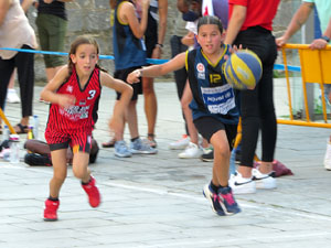 IX Jornada de l'Esport Femen&iacute; 2021 a la pla&ccedil;a Salvador Espriu i la de Francesc Calvet i Rubalcaba