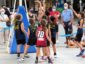 IX Jornada de l'Esport Femen&iacute; 2021 a la pla&ccedil;a Salvador Espriu i la de Francesc Calvet i Rubalcaba