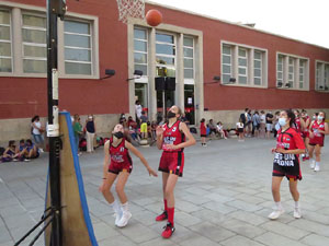 IX Jornada de l'Esport Femen&iacute; 2021 a la pla&ccedil;a Salvador Espriu i la de Francesc Calvet i Rubalcaba