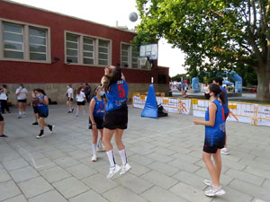 IX Jornada de l'Esport Femen&iacute; 2021 a la pla&ccedil;a Salvador Espriu i la de Francesc Calvet i Rubalcaba