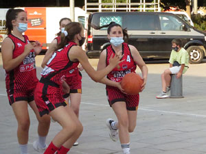 IX Jornada de l'Esport Femen&iacute; 2021 a la pla&ccedil;a Salvador Espriu i la de Francesc Calvet i Rubalcaba