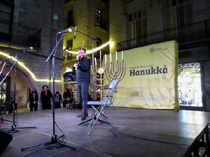 Nadal 2021. Encesa de les llums de Hanukk&agrave; a la pla&ccedil;a del Vi