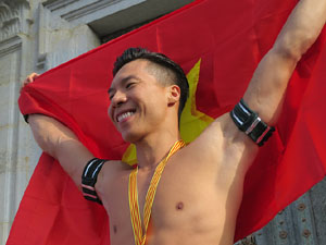 Nadal 2021. R&egrave;cord Guiness de pujada d'escales de Giang Brothers