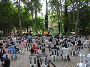 Festival Notes al parc 2021. Sara Par&eacute;s, Oleguer Aymam&iacute; i Dani Espasa