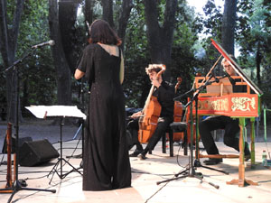 Festival Notes al parc 2021. Sara Par&eacute;s, Oleguer Aymam&iacute; i Dani Espasa