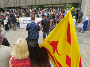 Concentraci&oacute; de protesta per la detenci&oacute; de Carles Puigdemont a l'Alguer