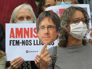 Concentraci&oacute; de protesta per la detenci&oacute; de Carles Puigdemont a l'Alguer