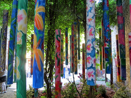 Temps de Flors 2021. Muralla al costat de la Carbonera