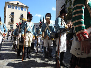 XIII Festa Reviu els Setges Napole&ograve;nics de Girona. Desfilada pels carrers de Girona