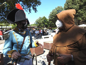 XIII Festa Reviu els Setges Napole&ograve;nics de Girona. Desfilada pels carrers de Girona
