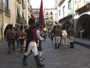 XIII Festa Reviu els Setges Napole&ograve;nics de Girona. Desfilada pels carrers de Girona