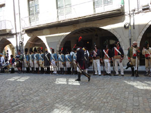 XIII Festa Reviu els Setges Napole&ograve;nics de Girona. Desfilada pels carrers de Girona