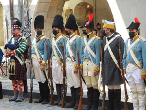 XIII Festa Reviu els Setges Napole&ograve;nics de Girona. Desfilada pels carrers de Girona