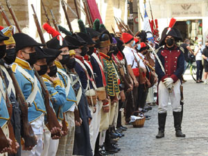 XIII Festa Reviu els Setges Napole&ograve;nics de Girona. Desfilada pels carrers de Girona