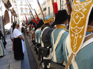 XIII Festa Reviu els Setges Napole&ograve;nics de Girona. Desfilada pels carrers de Girona