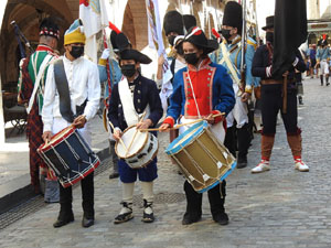 XIII Festa Reviu els Setges Napole&ograve;nics de Girona. Desfilada pels carrers de Girona