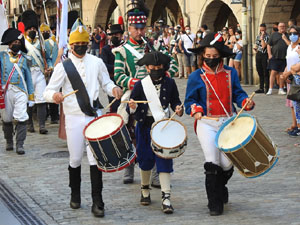 XIII Festa Reviu els Setges Napole&ograve;nics de Girona. Desfilada pels carrers de Girona