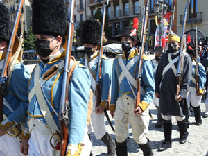 XIII Festa Reviu els Setges Napole&ograve;nics de Girona. Desfilada pels carrers de Girona