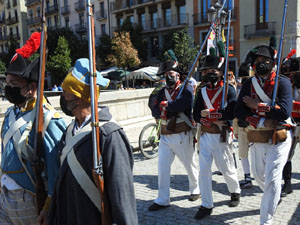 XIII Festa Reviu els Setges Napole&ograve;nics de Girona. Desfilada pels carrers de Girona