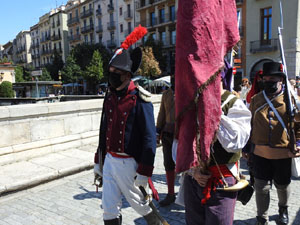 XIII Festa Reviu els Setges Napole&ograve;nics de Girona. Desfilada pels carrers de Girona