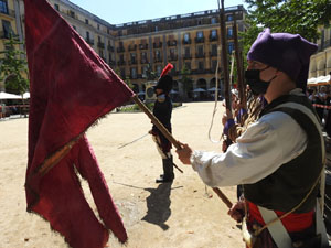 XIII Festa Reviu els Setges Napole&ograve;nics de Girona. Desfilada pels carrers de Girona