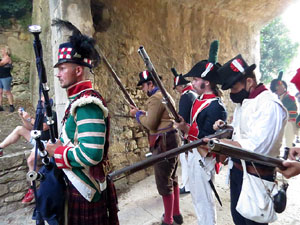 XIII Festa Reviu els Setges Napole&ograve;nics de Girona. Desfilada pels carrers de Girona